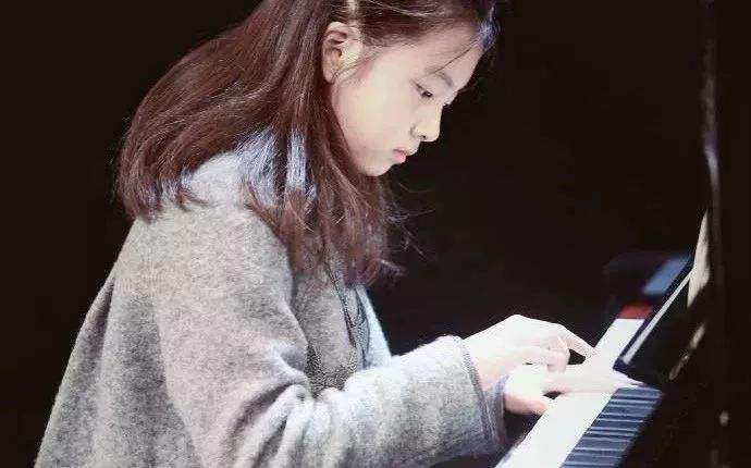 為什麼明星子女都在學鋼琴？鋼琴賦予孩子哪些優勢？