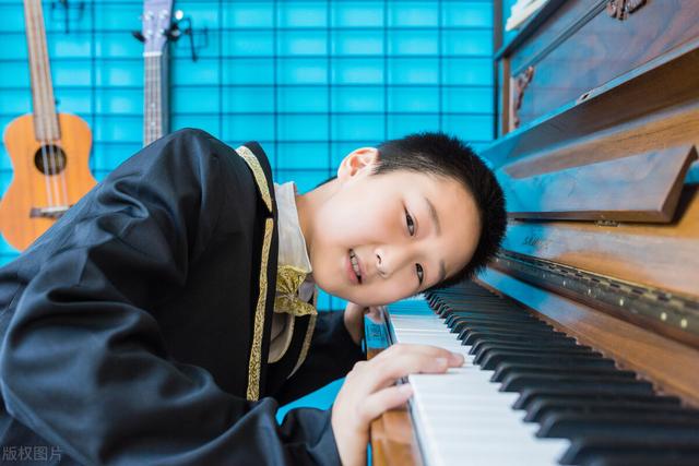 學鋼琴和不學鋼琴的孩子，將來的人生有何不同？