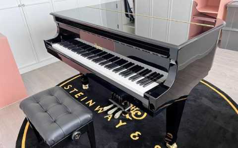 鋼琴老師一節課收多少錢是標準的？工資有多少？