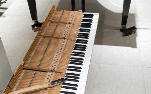 二手中古鋼琴_新北市_黑白鍵卡鍵維修