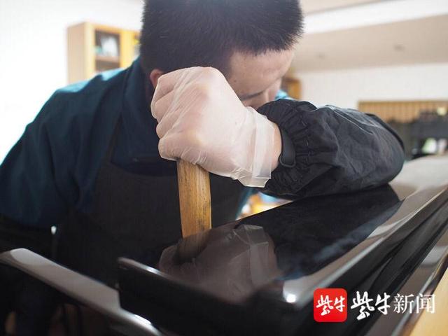 一架鋼琴有8000多個零部件，他諳熟於心，他是揚州首位盲人鋼琴調音師_廈門大學有鋼琴調音專業 – 二手鋼琴展示中心