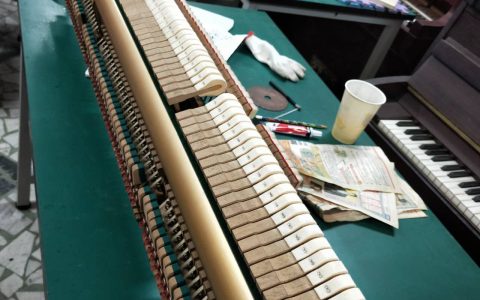 竹北的音樂教室YAMAHA U1直立鋼琴整槌日誌_這台琴真的超嚴重的_教室琴常是天天彈奏幾小時