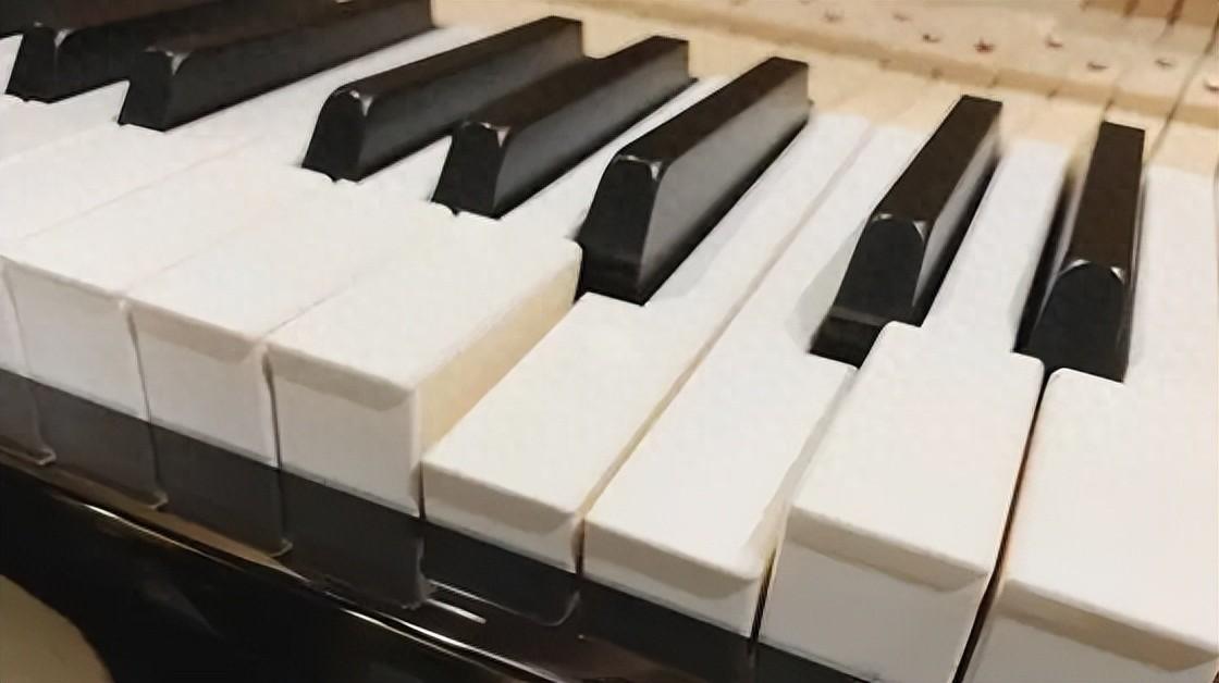 鋼琴常見保養問題, 關於琴鍵卡卡和琴鍵不起